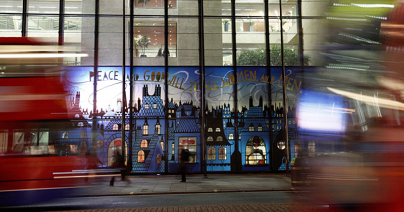 coutts_christmas_eveningbus-shot